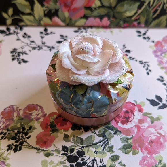 🆕 Organic Cupcake Lip Balm - Picture 3 of 5